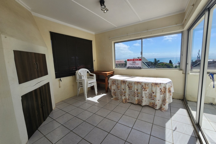 5 Bedroom Property for Sale in Wavecrest Eastern Cape